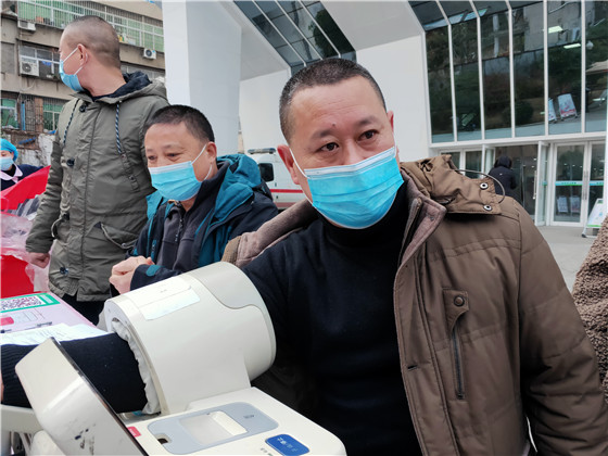 漢濱區(qū)第一醫(yī)院醫(yī)護人員踴獻熱血暖寒冬