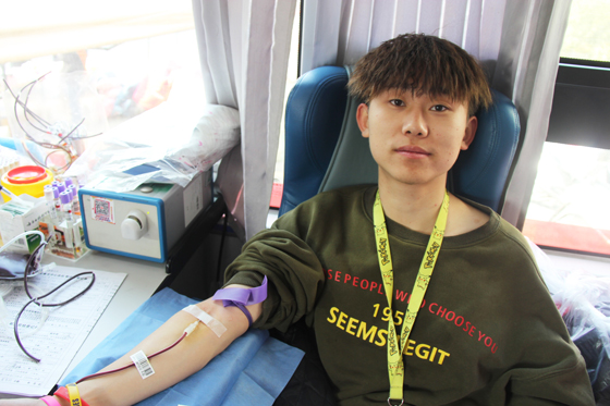 飛揚(yáng)熱血青春  匯集愛心洪流——安康學(xué)院積極開展冬季獻(xiàn)血活動(dòng)