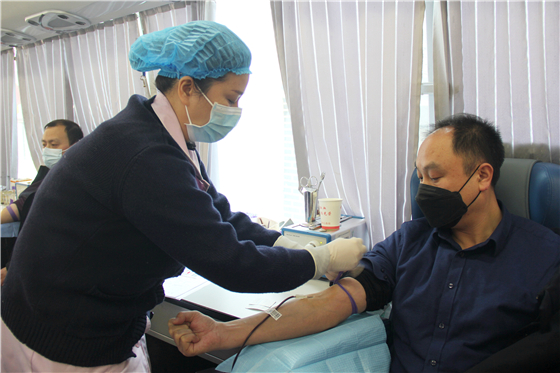 “讓愛(ài)暖冬”無(wú)償獻(xiàn)血活動(dòng)走進(jìn)白河縣中廠鎮(zhèn)同心社區(qū)