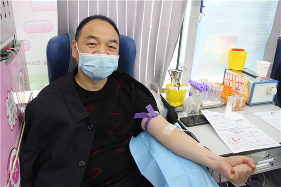 人民警察一心為民，捋袖捐血鐵血柔情——安康市公安局積極開展冬季獻血活動